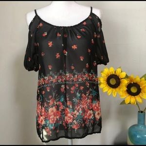 🎁 American Dream | Cold Shoulder Floral Top